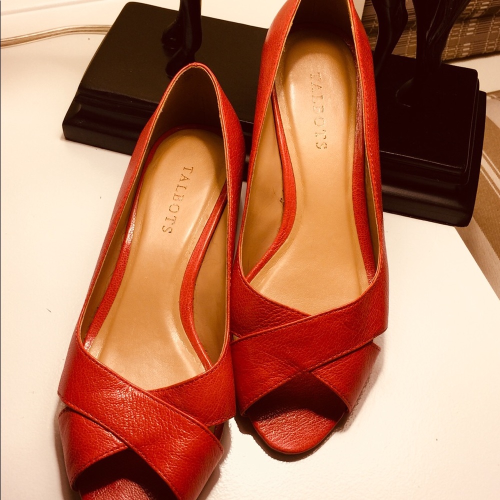 Excellent red orange shoes